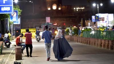 The Master Plan 2021 – approved in 2007—“wrongfully retains” provisions that do not reflect the criteria set out for street vendors under the Street Vendors Act, the petitioner said. (Arvind Yadav/HT PHOTO) The Master Plan 2021 – approved in 2007—“wrongfully retains” provisions that do not reflect the criteria set out for street vendors under the Street Vendors Act, the petitioner said. (Arvind Yadav/HT PHOTO)