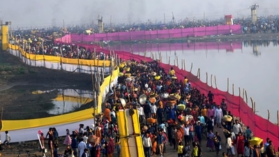 In this visual from Patna, a large number of devotees come down to the ghat to take a holy dip in the Ganga River and perform Chhath Puja rituals. (PTI) In this visual from Patna, a large number of devotees come down to the ghat to take a holy dip in the Ganga River and perform Chhath Puja rituals. (PTI)