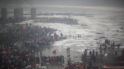 Devotees are seen on the banks of the Yamuna river in New Delhi on Wednesday. On Thursday, the Capital’s air quality slipped back to the ‘severe’ category. (REUTERS) Devotees are seen on the banks of the Yamuna river in New Delhi on Wednesday. On Thursday, the Capital’s air quality slipped back to the ‘severe’ category. (REUTERS)