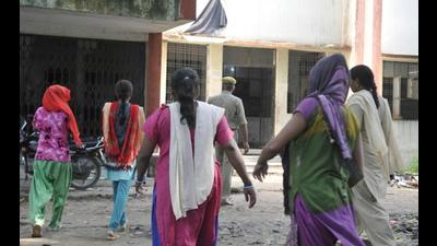 Naupada police have busted an alleged prostitution racket that was being operated in a rented apartment in Thane. They rescued four young girls and arrested a woman who was allegedly trafficking them. (For representational purposes only) (HT FILE PHOTO) Naupada police have busted an alleged prostitution racket that was being operated in a rented apartment in Thane. They rescued four young girls and arrested a woman who was allegedly trafficking them. (For representational purposes only) (HT FILE PHOTO)