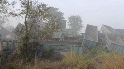 At least 20 wagons of an empty goods train derailed along the Jaunpur-Sultanpur railway track near Ghatampur village in Uttar Pradesh’s Badlapur on Thursday. (By arrangement)