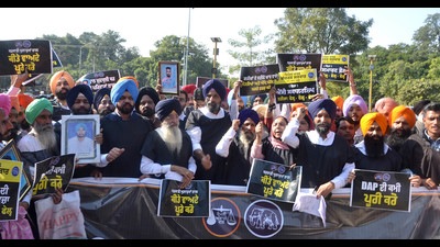 Before staging walkouts, SAD and AAP members were demanding that the duration of the session be increased so that issues can be discussed in detail. (HT Photo)