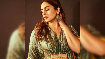 Huma Qureshi posed in this breathtaking Kaftan designed by Obik whose work is mostly contemporary with a focus on Indian sentiments. (Instagram/@iamhumaq) Huma Qureshi posed in this breathtaking Kaftan designed by Obik whose work is mostly contemporary with a focus on Indian sentiments. (Instagram/@iamhumaq)