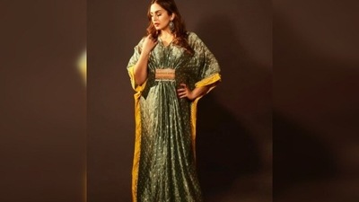 Huma Qureshi styled the Kaftan with oxidised silver earrings and a huge ring. (Instagram/@iamhumaq) Huma Qureshi styled the Kaftan with oxidised silver earrings and a huge ring. (Instagram/@iamhumaq)