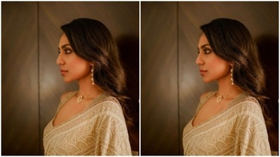 Sobhita accessorised her look with a gold and pearl neck piece and silver earrings from the house of Amrapali Jewellers. (Instagram/@sobhitad)