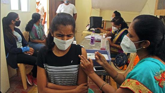 As per the state health authorities, Pune district reported 205 fresh Covid positive cases and three deaths in the last 24 hours. Two deaths were reported from Pune rural and one from Pune Municipal Corporation (PMC). (HT PHOTO)