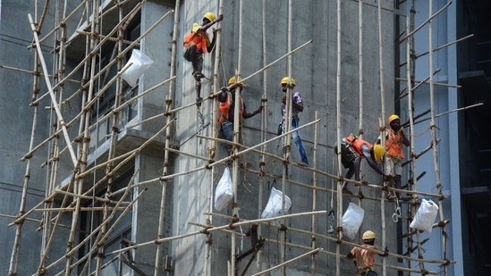 According to a NITI Aayog statement issued on September 5, 2016, it was decided that in such cases, where central government departments or agencies challenged arbitral awards, 75% of the award money would be paid to the contractor against a bank guarantee without prejudice to the final order of the court.(HT FIle)