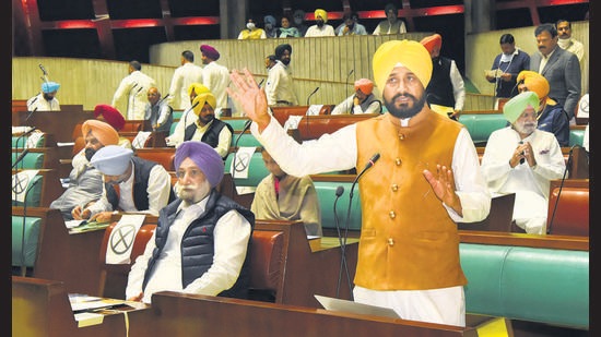 The Punjab assembly unanimously passed a resolution against the Union home ministry decision to increase the BSF jurisdiction from 15km to 50km in the border state. (HT Photo) The Punjab assembly unanimously passed a resolution against the Union home ministry decision to increase the BSF jurisdiction from 15km to 50km in the border state. (HT Photo)