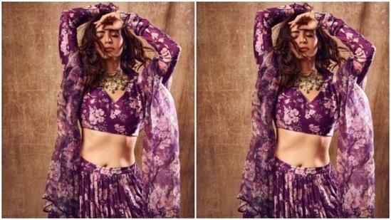 Aamna played muse to the designer house Drzya by Riddhiiee Suuri and decked up in a dark violet floral printed lehenga.(Instagram/@aamnasharifofficial)