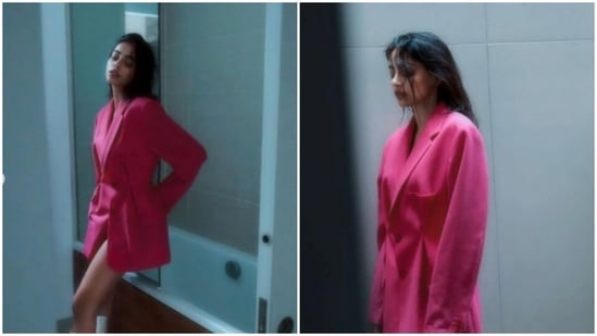 Banita Sandhu is an absolute fashionista. The actor dropped a set of pictures of herself on her Instagram profile on Wednesday and since then, her Instagram family has been drooling like anything. Banita decked up in a pink oversized blazer and posed in her bathroom.(Instagram/@banitasandhu)