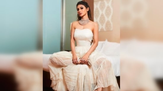 Mouni Roy teamed her outfit with pointed golden heels and tied her hair in a half-bun.(Instagram/@imouniroy)