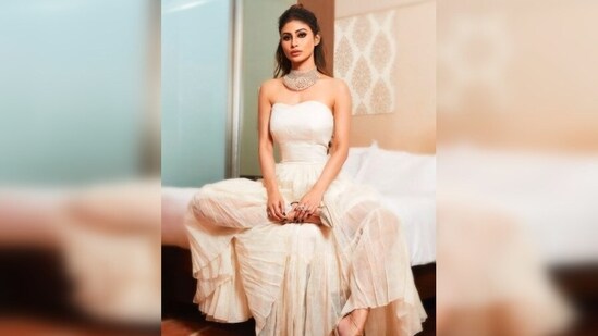 Mouni Roy's diamond choker was all that her outfit needed for the complete chic look.(Instagram/@imouniroy)