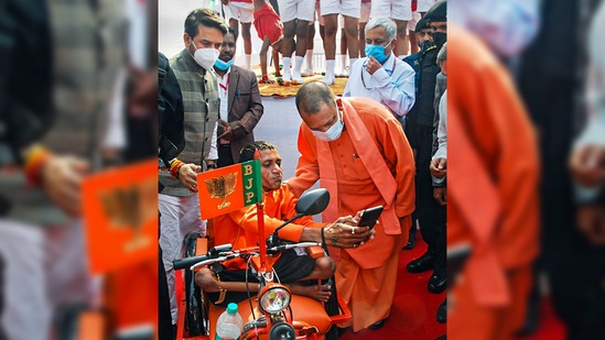 The chief minister said that the Paralympic athletes have “proved that nothing can stop you if you are determined.”(PTI) The chief minister said that the Paralympic athletes have “proved that nothing can stop you if you are determined.”(PTI)