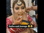 The cool bride finishes up her food as she gets her hair and makeup done on her wedding day. (instagram/@theshaadiswag) The cool bride finishes up her food as she gets her hair and makeup done on her wedding day. (instagram/@theshaadiswag)