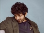 Kartik Aaryan, who is awaiting the release of his upcoming film Dhamaka, has started the promotions in full swing. On Friday, Kartik made her Instagram family drool with a set of pictures of himself featuring his look for the Friday promotions. When it comes to fashion, Kartik knowns how to put his sartorial foot forward. Friday was no different, because he blended formal and casual fashion in a stunning ensemble.(Instagram/@kartikaaryan)