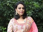 Swara Bhasker replied to a person who ridiculed her saree picture. Swara Bhasker replied to a person who ridiculed her saree picture.