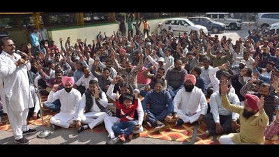 Seeking regular jobs, Ludhiana MC employees staged a protest outside the MC office on Friday. they accused the state government of discriminating with contractual staff. (Gurpreet Singh/ HT)