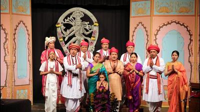 A traditional Nandi singing performed at Bharat Natya Sanshodhan Mandir in Pune on November 5, 2020. ‘Swaranatya Rasganga’, a special informative book on Marathi theatre by the theatre group will be released by MLC deputy speaker Neelam Gorhe on November 13. (HT FILE)
