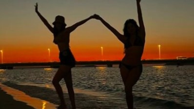 Janhvi Kapoor and Khushi Kapoor's silhouettes get captured during the sunset hour at a beach in Dubai. (Instagram/@janhvikapoor)