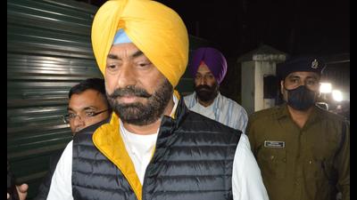 Congress leader Sukhpal Singh Khaira at the Mohali judicial courts complex on Friday. (Gurtej Singh/HT) Congress leader Sukhpal Singh Khaira at the Mohali judicial courts complex on Friday. (Gurtej Singh/HT)