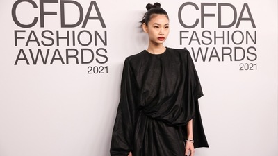 Squid Game's HoYeon Jung stunned at the red carpet in an all black attire and bold red lips. (REUTERS)