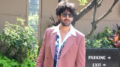 Kartik Aaryan spotted in Bandra. (Varinder Chawla) Kartik Aaryan spotted in Bandra. (Varinder Chawla)
