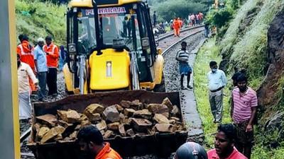 Boulders being removed from the accident site after several coaches of the Kannur-Bengaluru Express train derailed on Friday. (HT photo) Boulders being removed from the accident site after several coaches of the Kannur-Bengaluru Express train derailed on Friday. (HT photo)