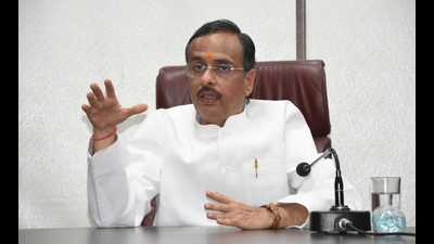 UP Dy CM Dinesh Sharma instructed officials to ensure transparency in the distribution of these devices at a meeting in Varanasi on Friday (HT photo) UP Dy CM Dinesh Sharma instructed officials to ensure transparency in the distribution of these devices at a meeting in Varanasi on Friday (HT photo)