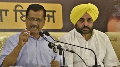 Aam Aadmi Party national convener Arvind Kejriwal with Punjab AAP president Bhagwant Mann during a recent visit to Punjab. The first list of 10 AAP candidates was released by Mann and Punjab affairs in-charge Jarnail Singh on Friday. (HT file photo) Aam Aadmi Party national convener Arvind Kejriwal with Punjab AAP president Bhagwant Mann during a recent visit to Punjab. The first list of 10 AAP candidates was released by Mann and Punjab affairs in-charge Jarnail Singh on Friday. (HT file photo)