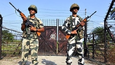 BSF guards at the Indo-Bangladesh border in Nadia, West Bengal (File Photo) BSF guards at the Indo-Bangladesh border in Nadia, West Bengal (File Photo)