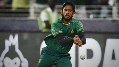 Hasan Ali dropped Matthew Wade's catch Hasan Ali dropped Matthew Wade's catch