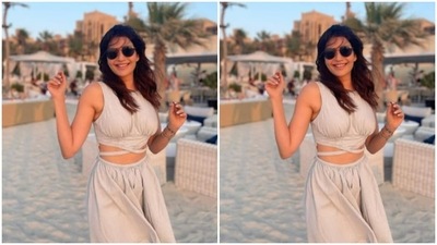 In tinted shades, Karishma is in a mood to dance. (Instagram/@karishmaktanna) In tinted shades, Karishma is in a mood to dance. (Instagram/@karishmaktanna)