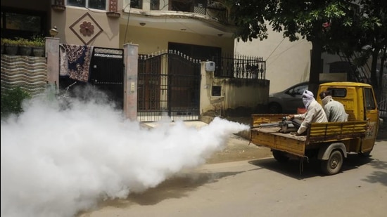 Lucknow mayor Sanyukta Bhatia has directed the municipal authorities to start massive fogging drives across the city to contain Zika virus outbreak. (HT File photo)