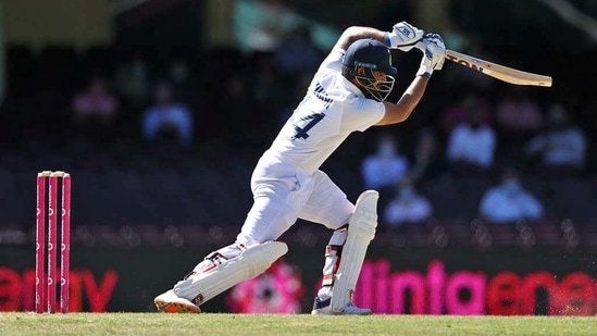 India's Hanuma Vihari plays a shot at Sydney Cricket Ground&nbsp;(HT Photo)