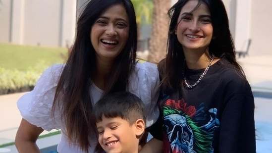 Shweta Tiwari has shared pictures with her kids Palak Tiwari and Reyansh Kohli.(Instagram)