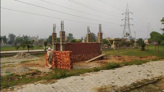 At a state-level function to mark Maharja Ranjit Singh birth aniv in 1997, the then Punjab CM had promised that a statue of the Maharaja would be built at his birthplace Sangrur village. This (pic) is the state of the site today. (HT Photo)