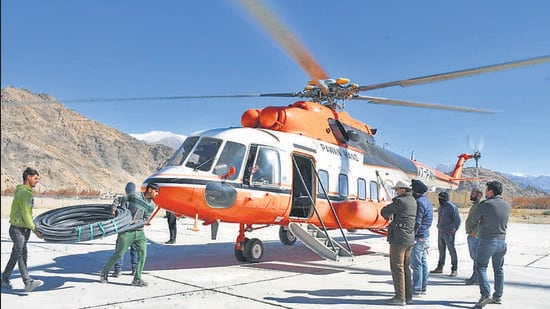 Workmen prepare for a helicopter sortie to ferry equipment to a remote village in Leh. (HT Photo)