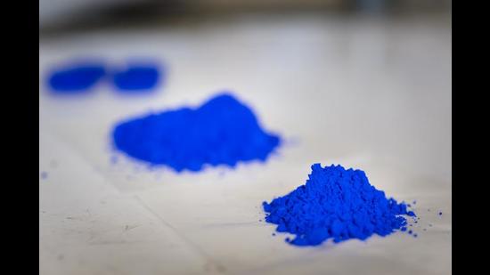 Samples of YInMn blue. Mas Subramanian says looking closely at colour has opened up his mind to art and history too. (Oregon State University)