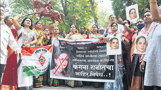 Congress party workers protest against Kanaga Ranaut at JM road in Pune, on Friday. (HT PHOTO)