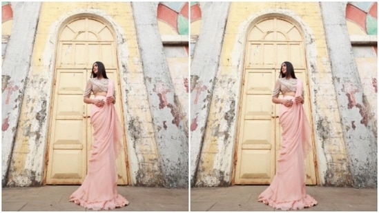 Mrunal Thakur decks up in a soft pink saree for the promotions of Dhamaka(Instagram/@mrunalthakur)