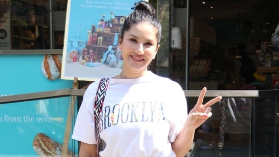 Sunny Leone snapped at Food Hall in Santacruz. (Varinder Chawla)