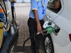 The Centre on November 3 cut excise duty on petrol by <span class='webrupee'>₹</span>5/litre and on diesel by <span class='webrupee'>₹</span>10/litre.(AFP | Representational image)