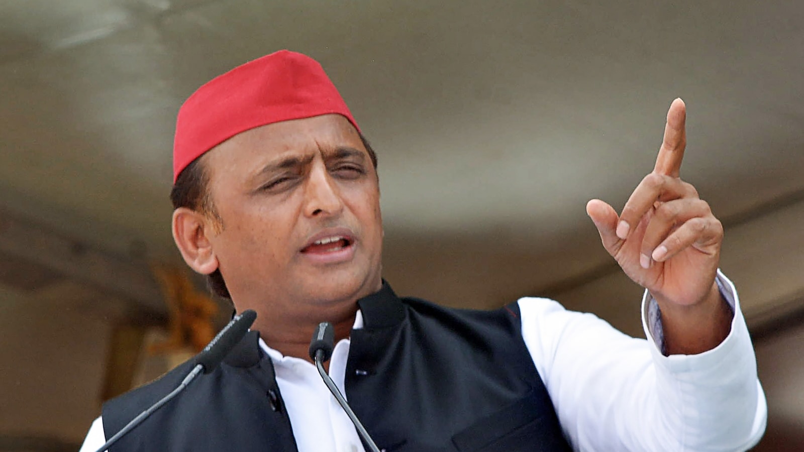 Yogya Not Yogi Akhilesh Yadav Hits Back At Up Govt Says Cm Cant Even Operate Laptop 