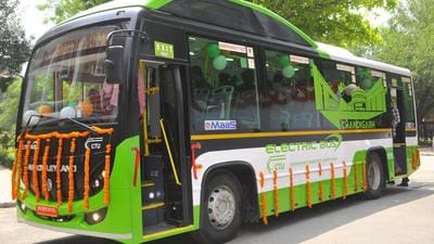 UT administrator Banwarilal Purohit on Saturday flagged off the first set of 11 electric buses in Chandigarh. (HT file photo)