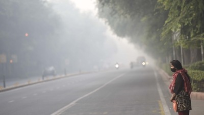 mog and pollution on Tilak Marg, near Supreme Court in New Delhi (Arvind Yadav/ Hindustan Times) mog and pollution on Tilak Marg, near Supreme Court in New Delhi (Arvind Yadav/ Hindustan Times)