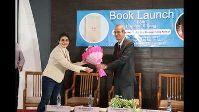 Author Harpreet Kang launched her book “I Am” in Ludhiana on Saturday. The book , which began with simple friendly counselling, led her to pen down her thoughts in an endeavour to teach people how to deal with pandemic blues. (HT Photo) Author Harpreet Kang launched her book “I Am” in Ludhiana on Saturday. The book , which began with simple friendly counselling, led her to pen down her thoughts in an endeavour to teach people how to deal with pandemic blues. (HT Photo)