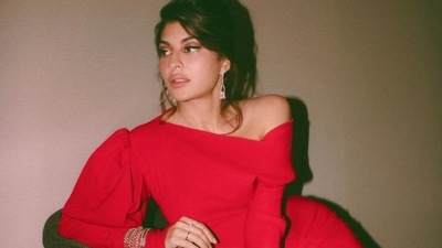 In the pictures flooding the Internet from her latest photoshoot, Jacqueline was seen putting her sartorial foot forward in the red dress that came with a cold-shoulder on one end and puffed sleeve on other side, both of which cinched arms-down. (Instagram/styledbystaceycardoz) In the pictures flooding the Internet from her latest photoshoot, Jacqueline was seen putting her sartorial foot forward in the red dress that came with a cold-shoulder on one end and puffed sleeve on other side, both of which cinched arms-down. (Instagram/styledbystaceycardoz)