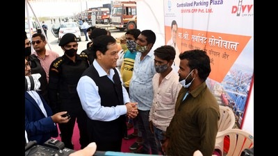 Union Minister Sarbananda Sonowal during his visit to JNPT in Navi Mumbai on Saturday. (HT PHOTO) Union Minister Sarbananda Sonowal during his visit to JNPT in Navi Mumbai on Saturday. (HT PHOTO)