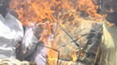 Congress workers held a protest against Centre’s ‘anti-people’ policies in Ludhiana on Saturday. They expressed anger by burning pictures of the Modi government in the Lohara area. (HT File Photo/ Representational image)
