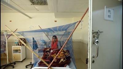 Noida, India - October 27, 2021: Patient seen in dengue ward at the District Hospital in Sector 30, Noida, India on Wednesday, October 27, 2021. (Photo by Sunil Ghosh / Hindustan Times) Noida, India - October 27, 2021: Patient seen in dengue ward at the District Hospital in Sector 30, Noida, India on Wednesday, October 27, 2021. (Photo by Sunil Ghosh / Hindustan Times)